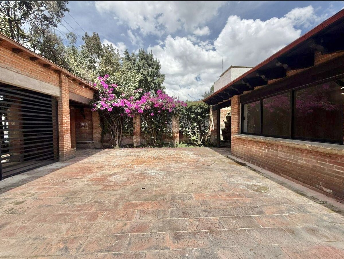 11 de 48: Vista a la gran explanada