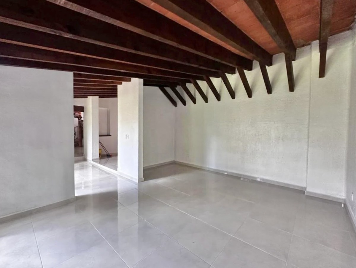 6 de 48: Sala Informal