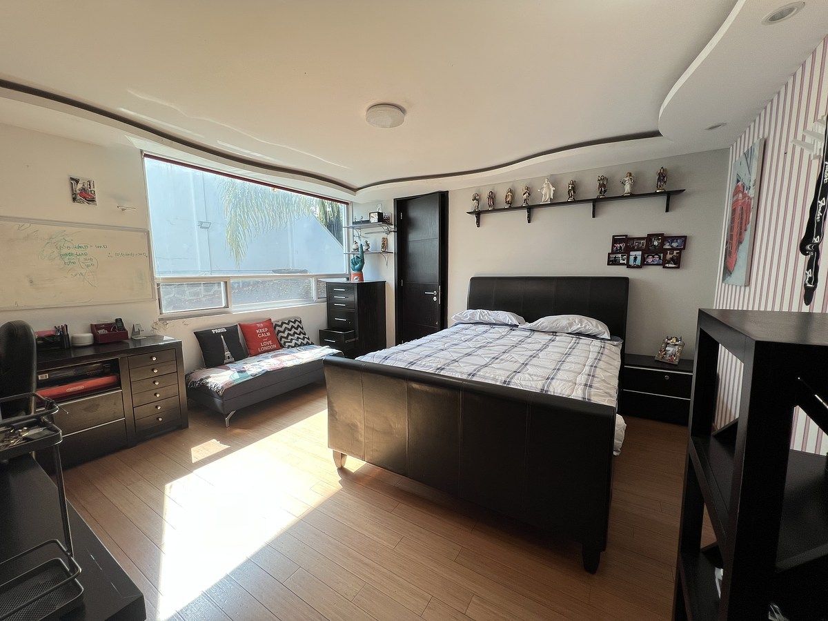 23 de 39: Primera recámara con baño y vestidor