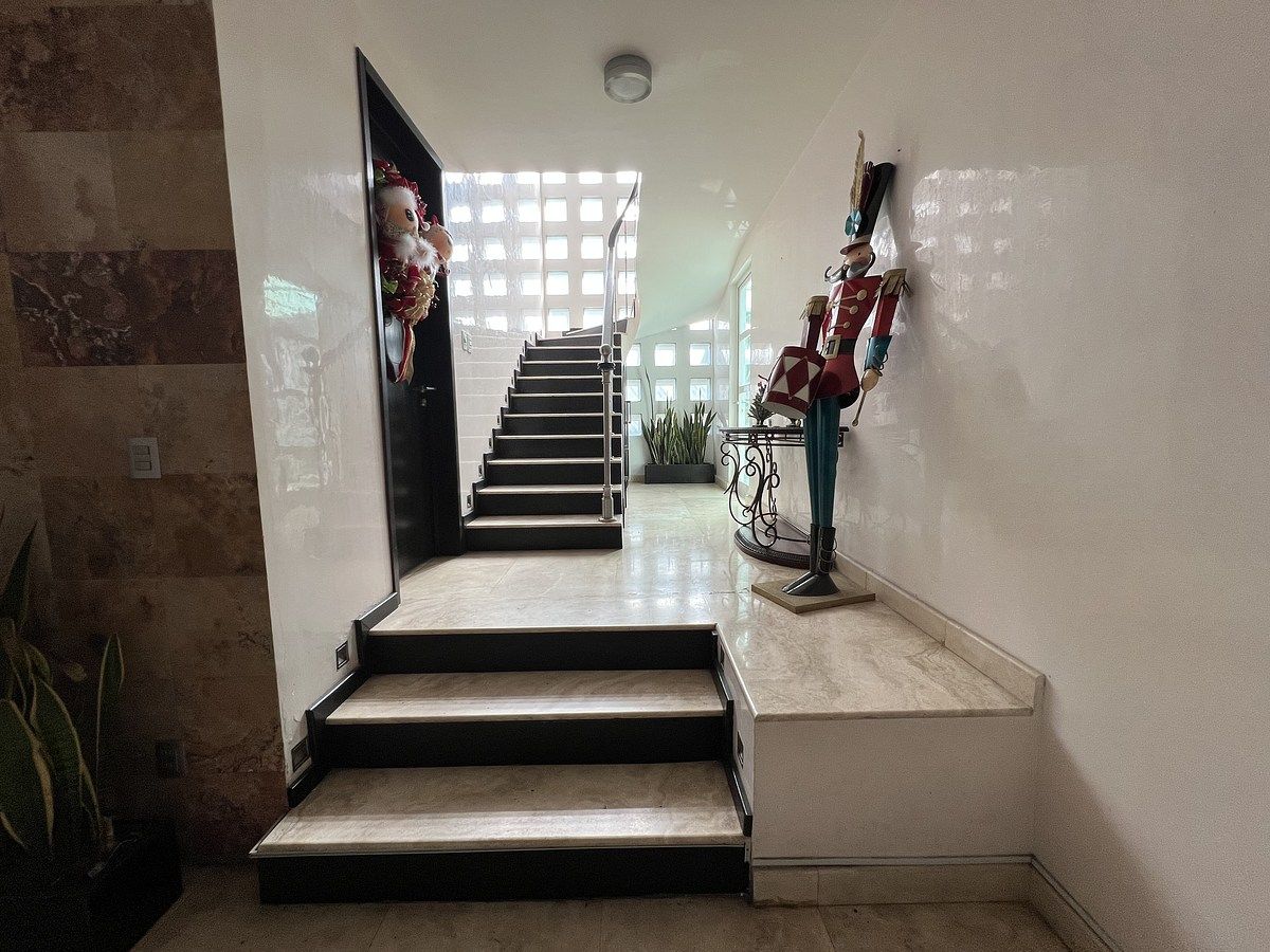 21 de 39: Puerta izquierda quinta recámara o visitas