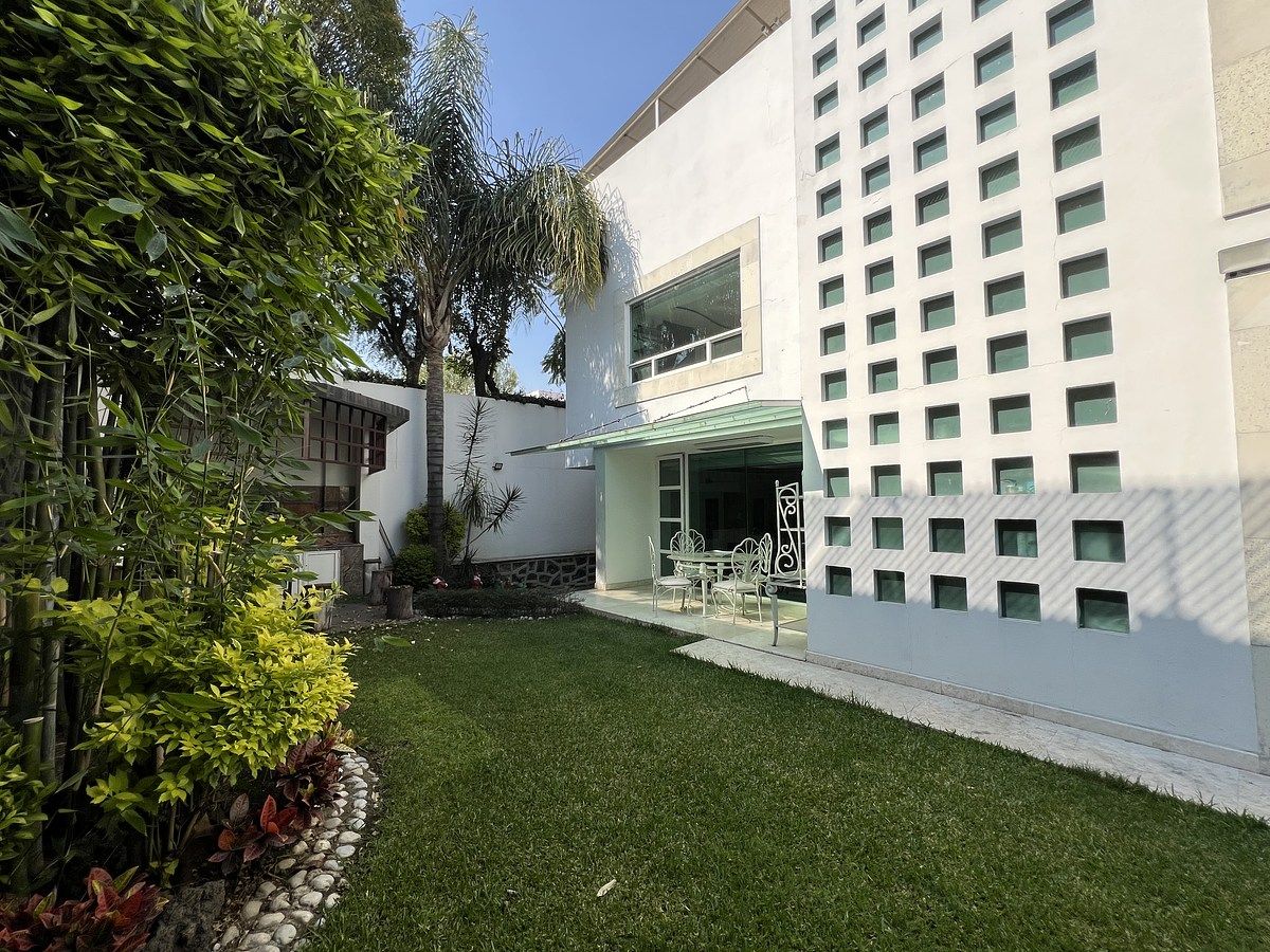 8 de 39: Terraza junto área familiar