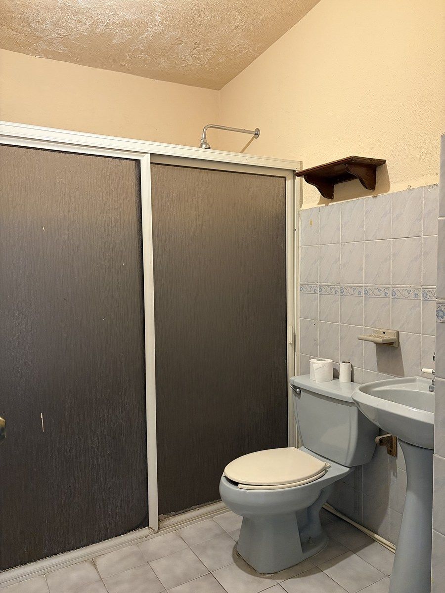 13 de 25: BAÑO COMPARTIDO PLANTA ALTA