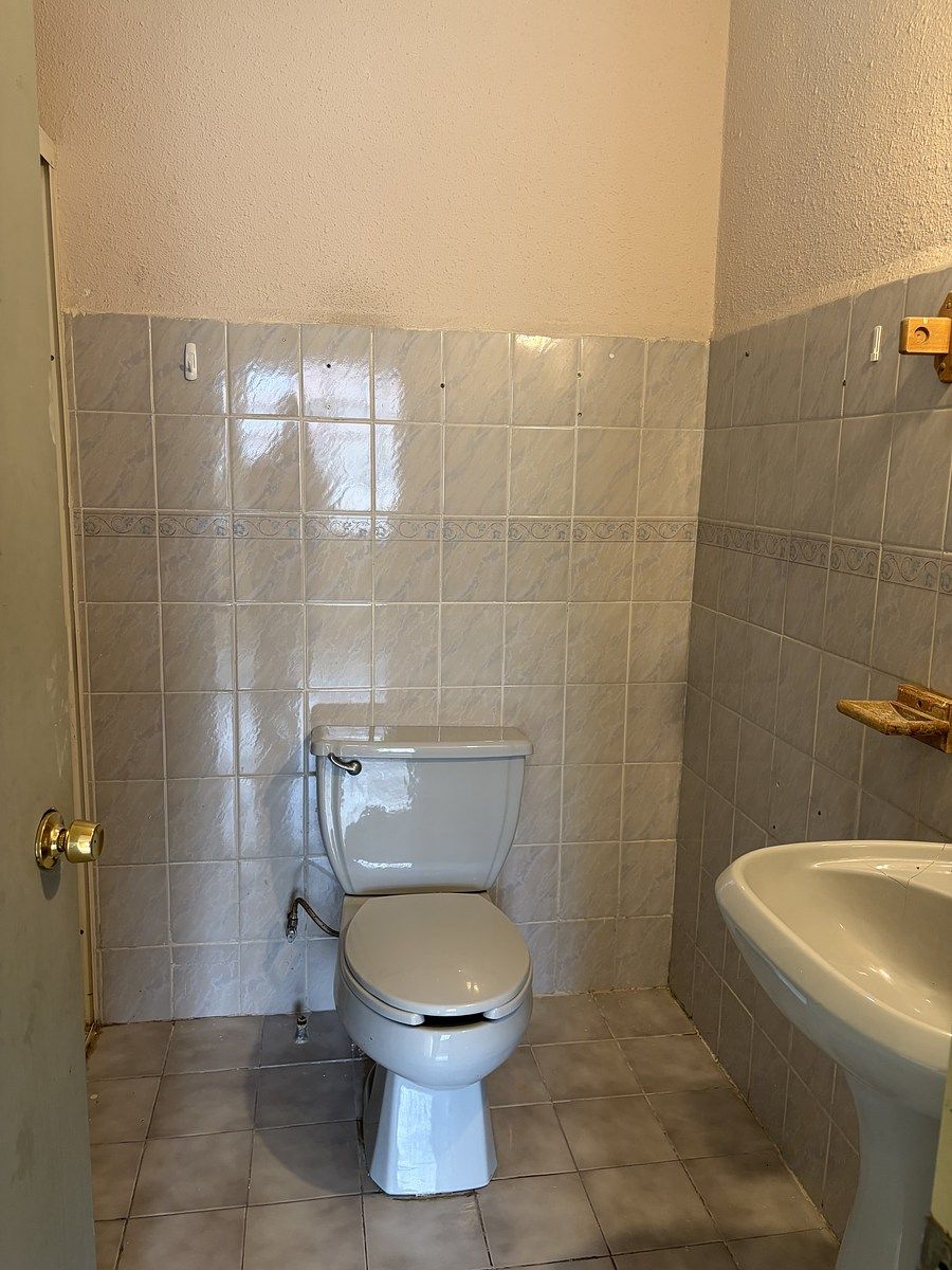 18 de 25: BAÑO DE RECAMARA PRINCIPAL