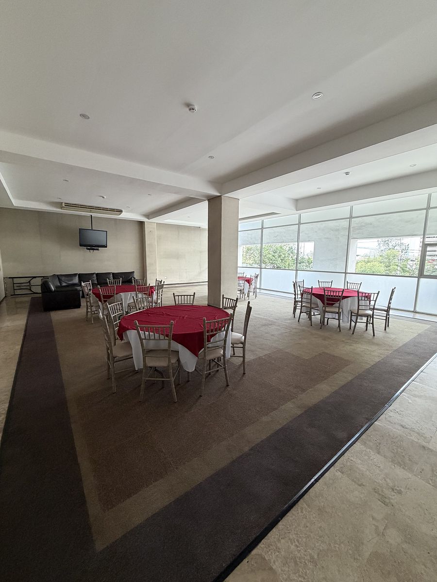 7 de 8: Salon de Eventos