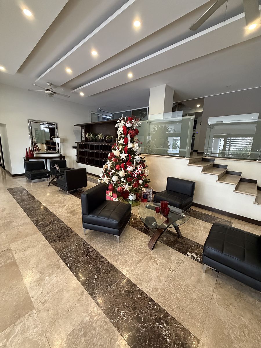 8 de 8: Recepcion Edificio