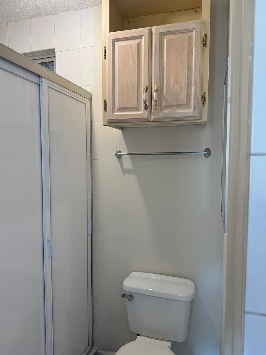 8 de 18: Baño cuarto de servicio