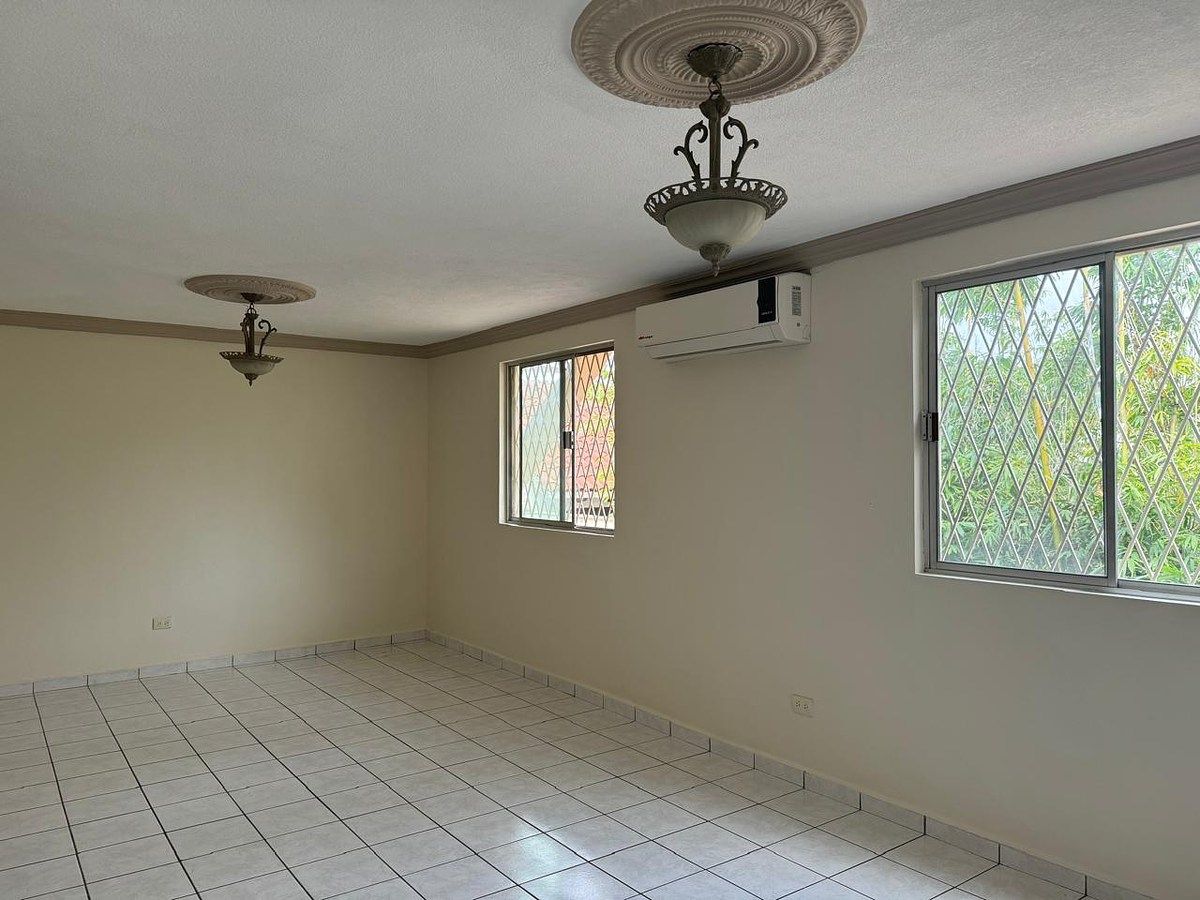 3 de 18: Sala-comedor