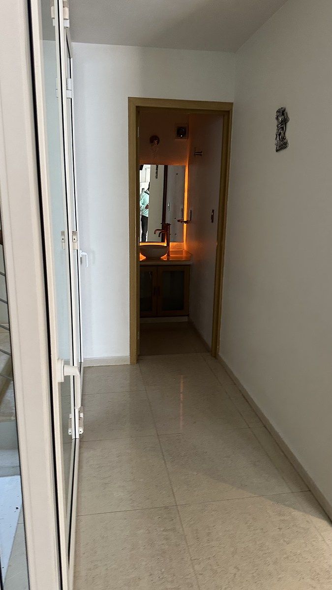 8 de 37: Uno baños salón