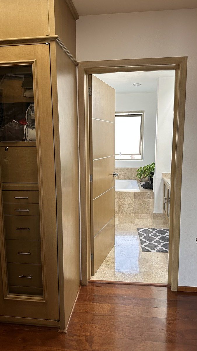 32 de 37: Baño de la recámara principal