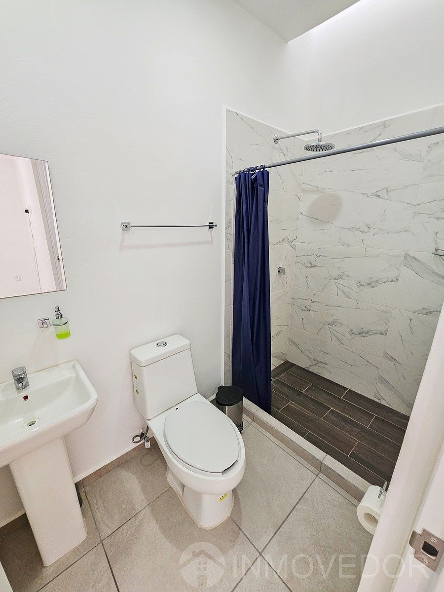 19 of 27: Baño completo