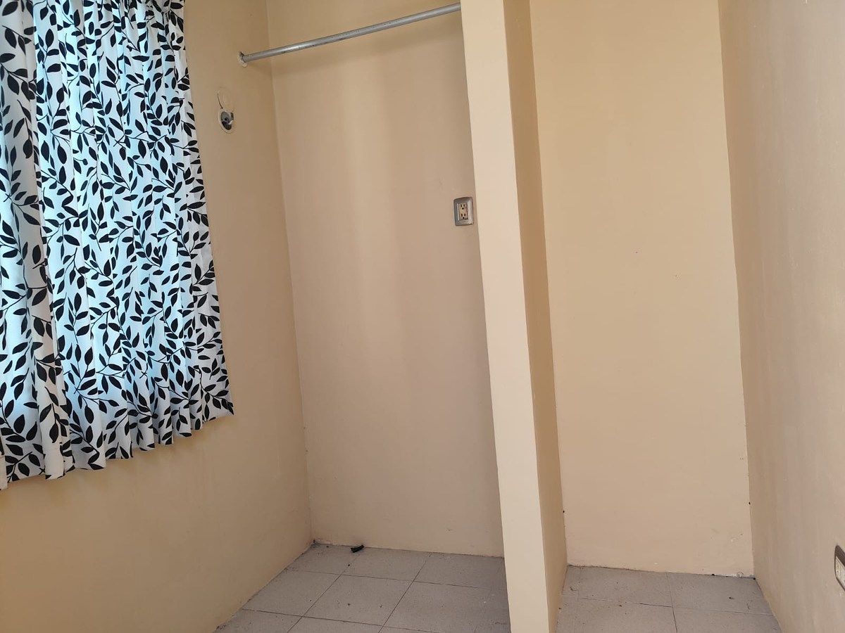 7 of 21: cuarto de servicio