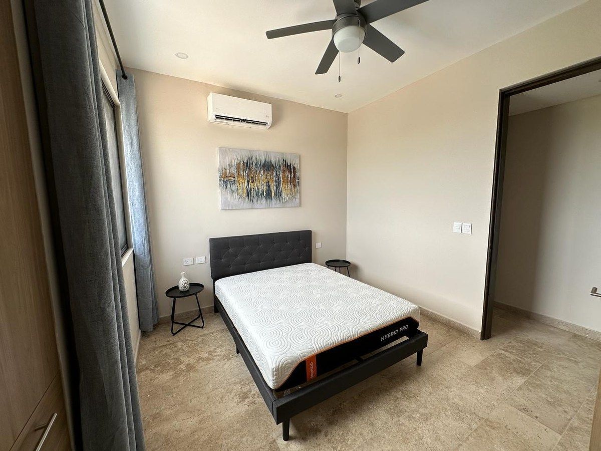 2 de 28: Habitación 2 con cama Queen Size