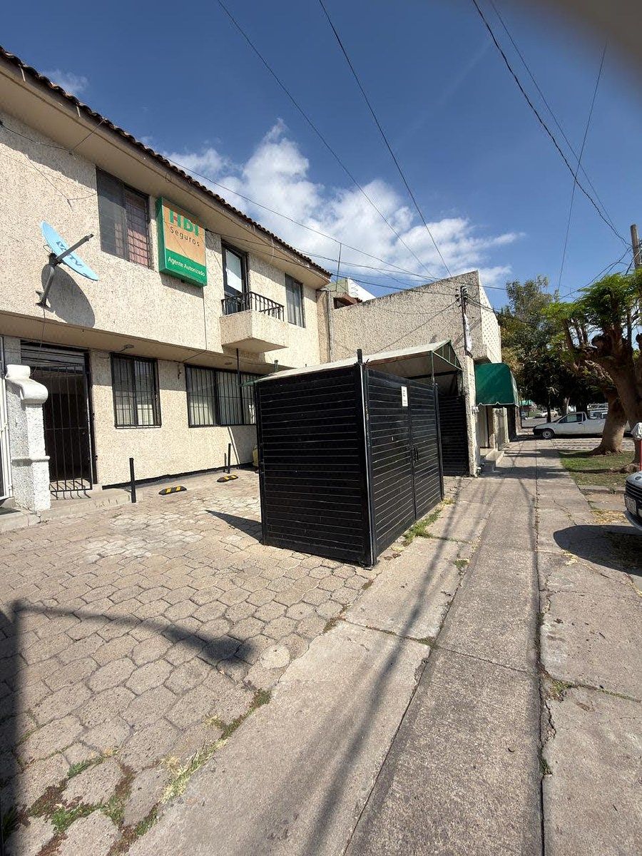 Excelente Oficina/Loft en Venta en Jardines de Irapuato.