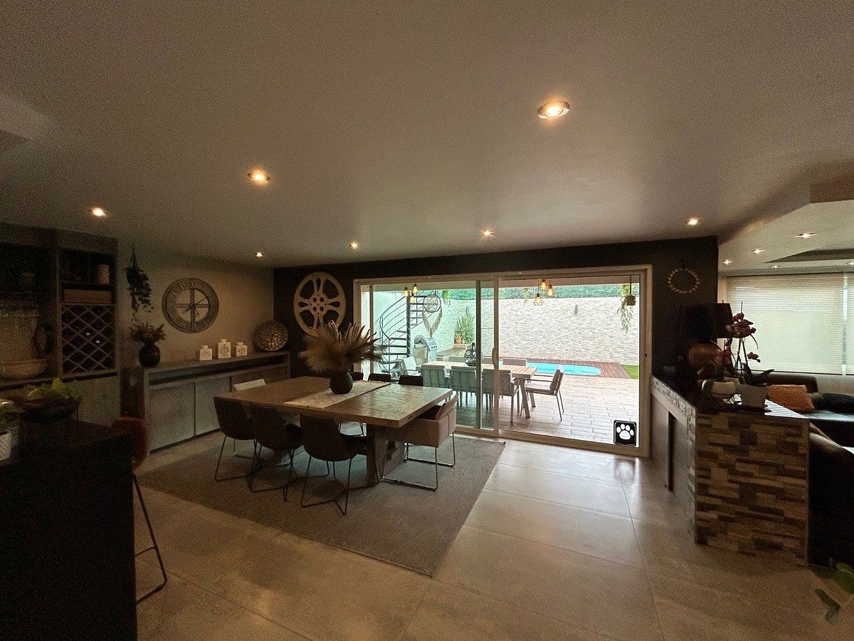 6 de 28: Comedor y terraza