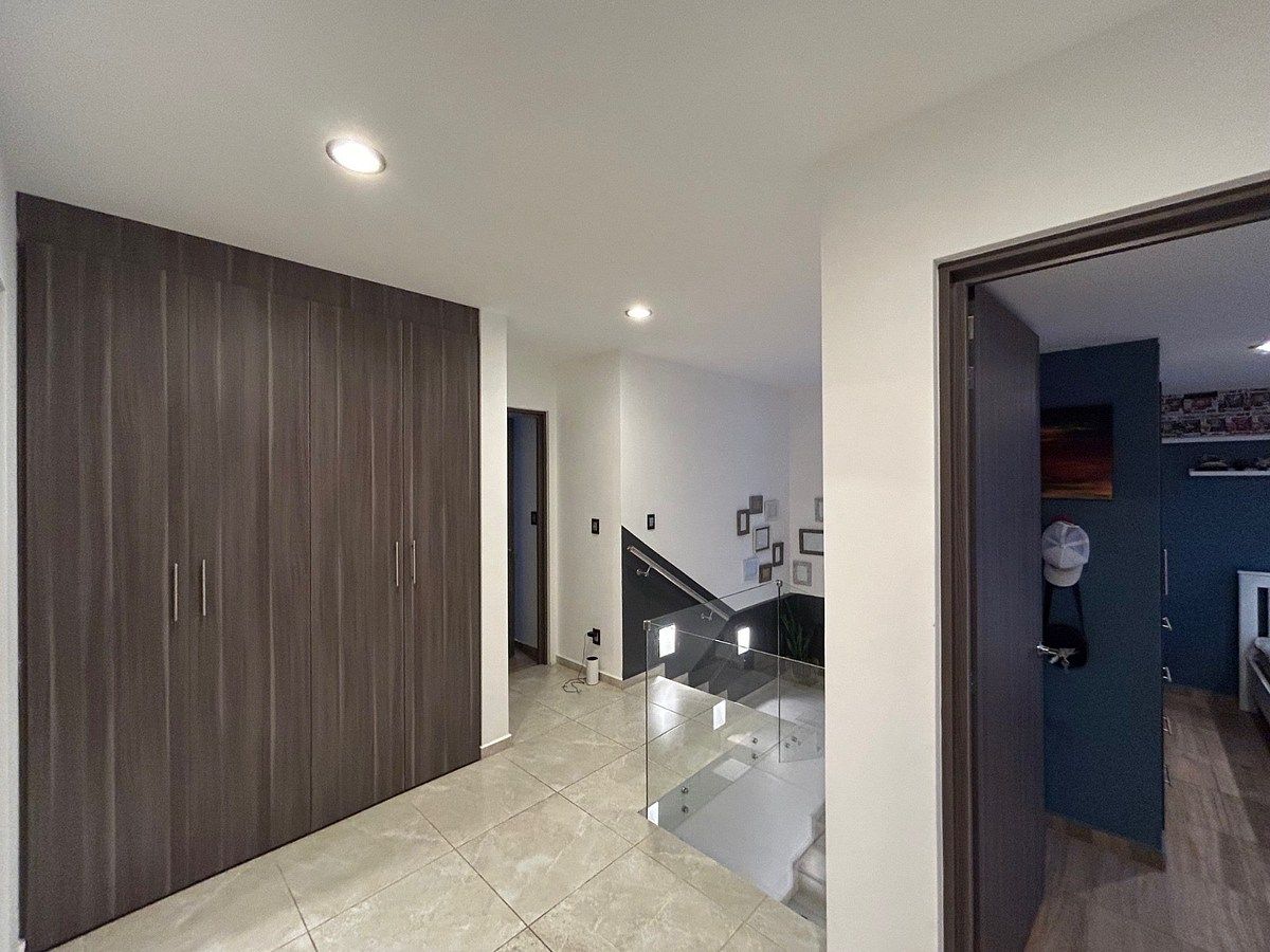 10 de 28: Corridor planta alta