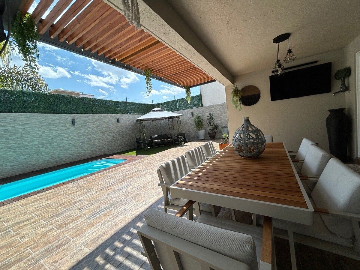 23 de 28: Sala exterior