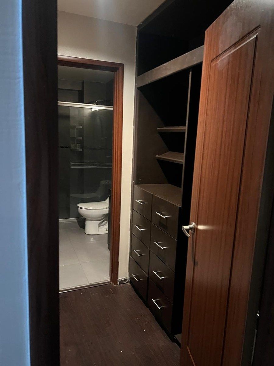 6 de 13: bano con closet amplio