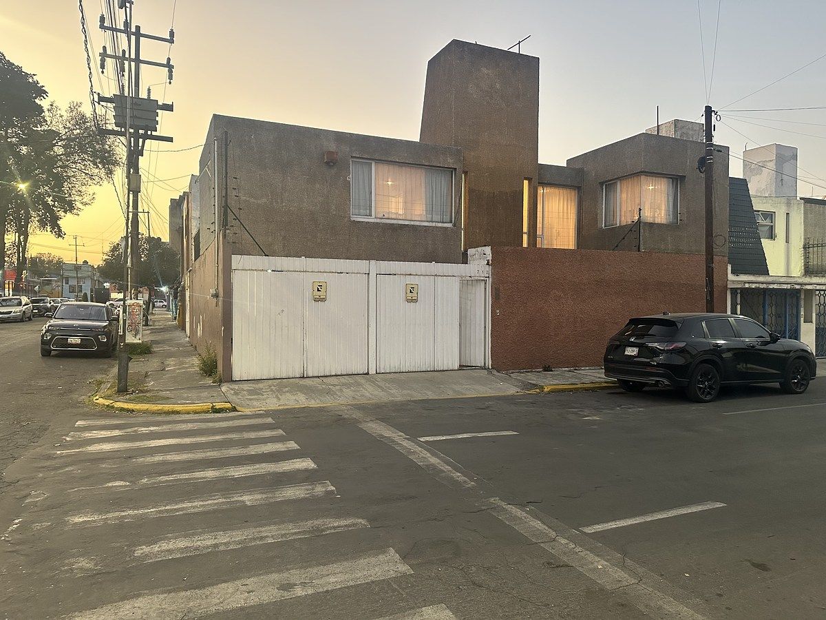 Casa sola en colonia Universidad, Toluca