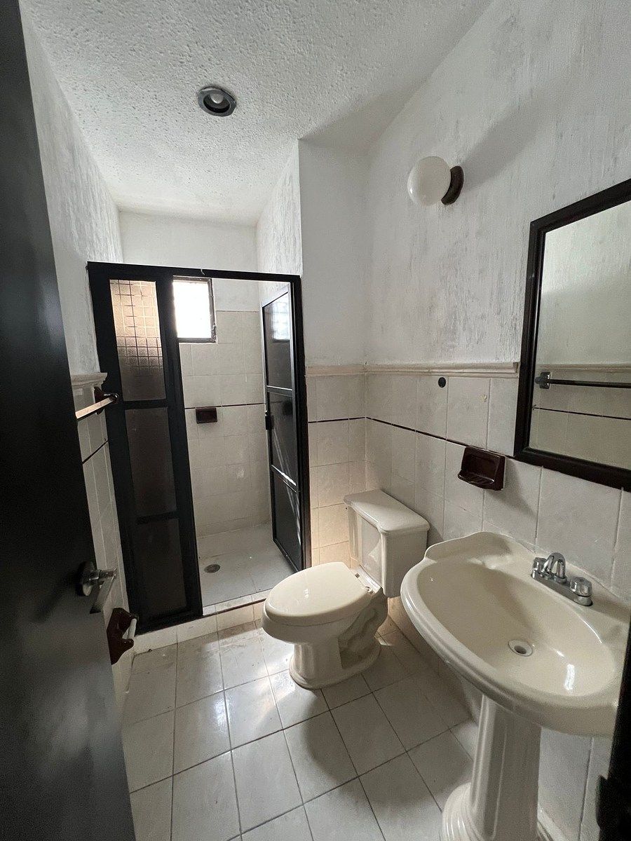 8 de 18: baño que comparten recámara 1 y 2