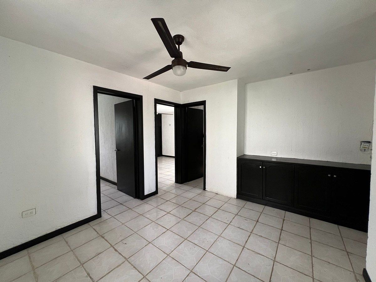 12 de 18: espacio entre habitaciones