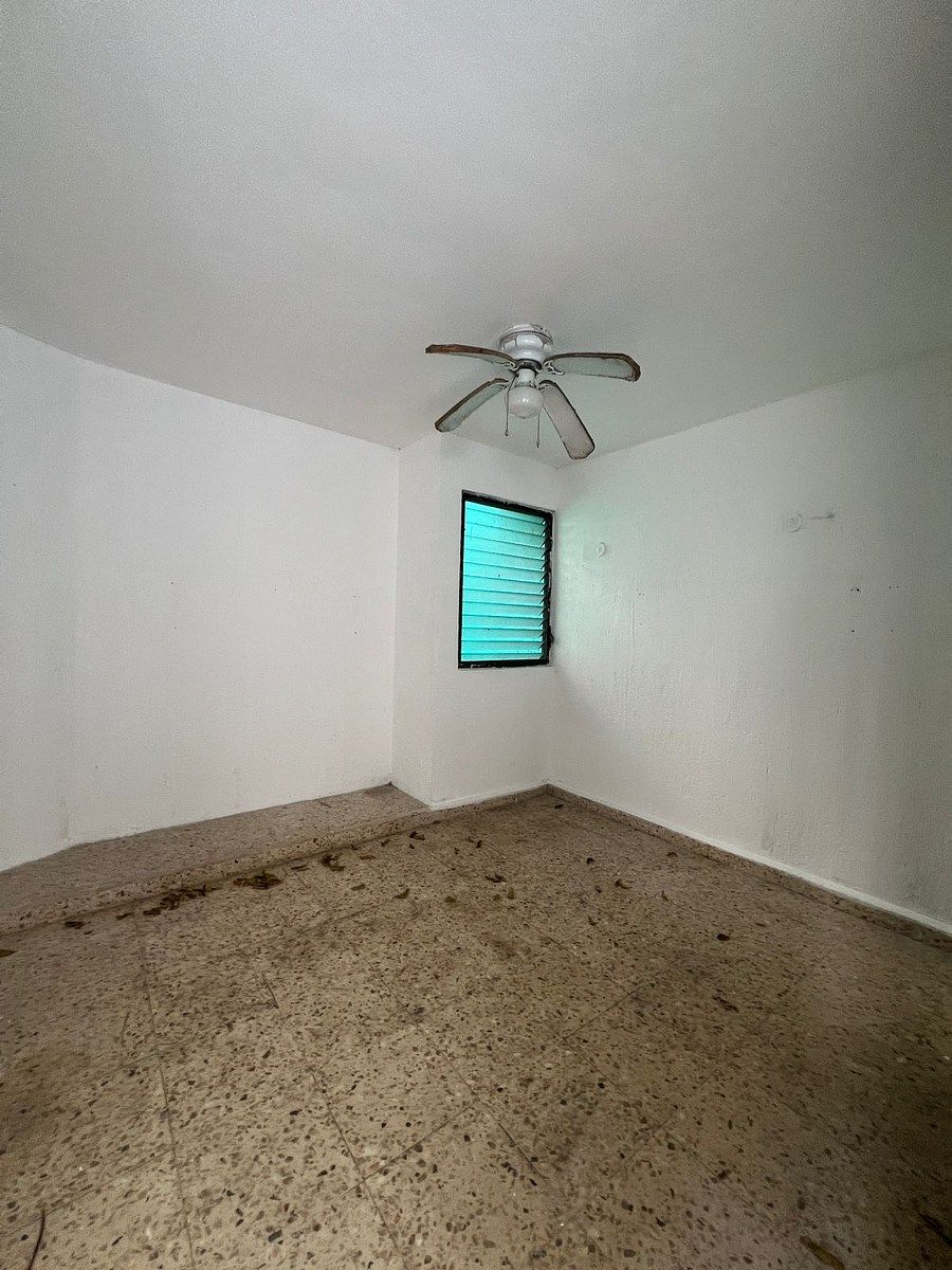 17 de 18: cuarto de servicio con baño