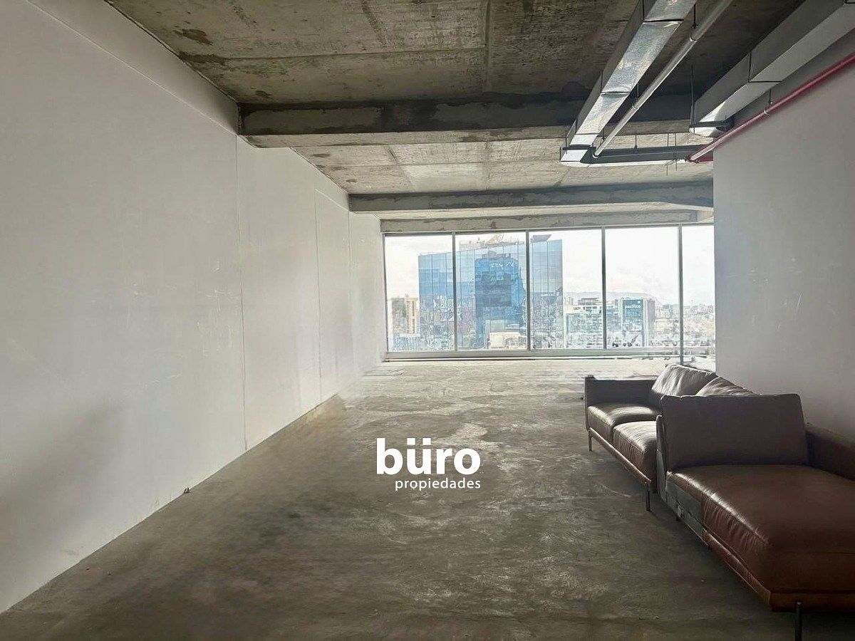 16 de 23: Oficina con vista panoramica a San Isidro