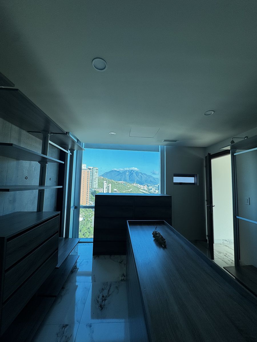 10 de 14: Vista desde el vestidor principal