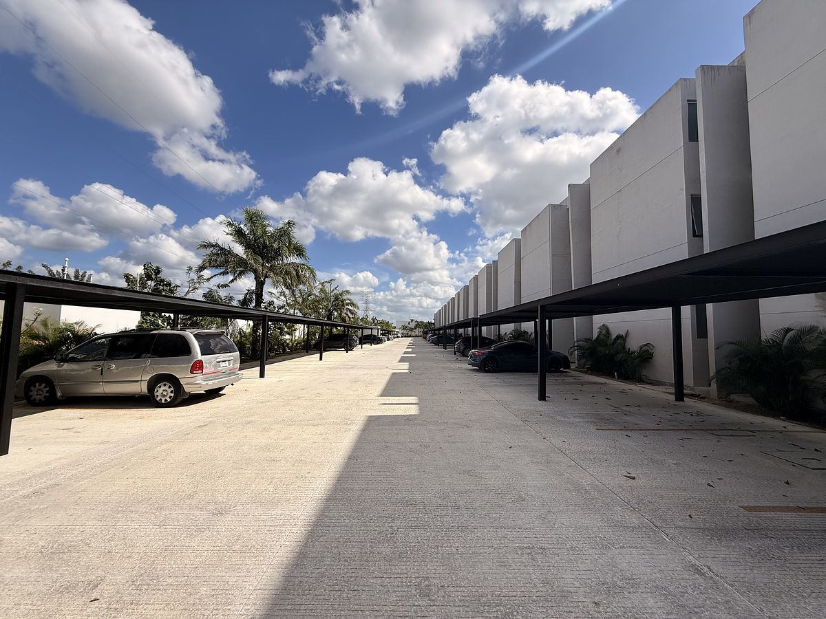 15 de 15: Estacionamiento