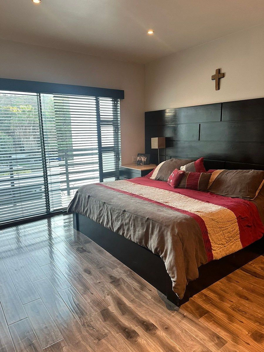 21 de 42: Recamara principal con balcón