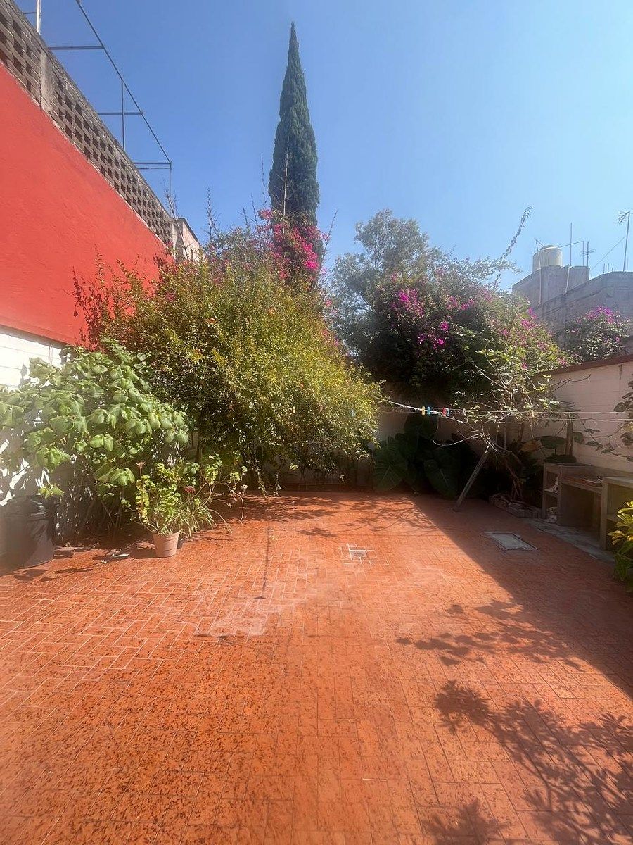 42 de 43: Patio trasero