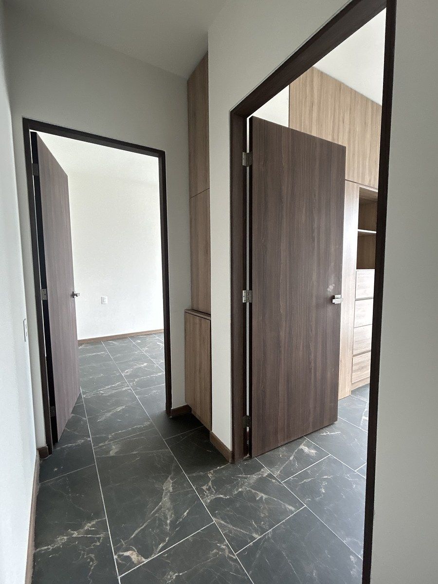 6 de 17: Vista desde pasillo hacia las recámaras