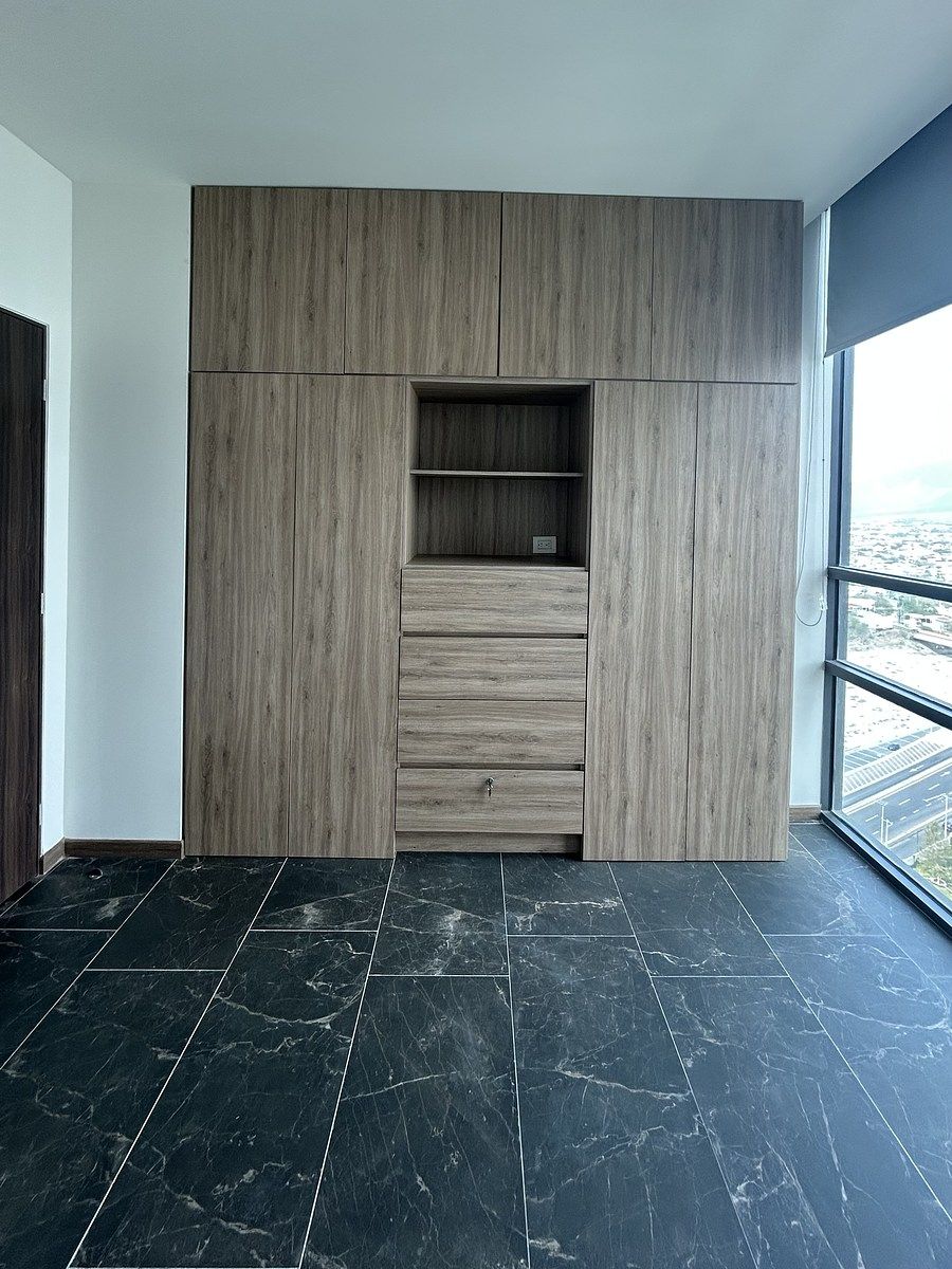 15 de 17: Clóset de pared