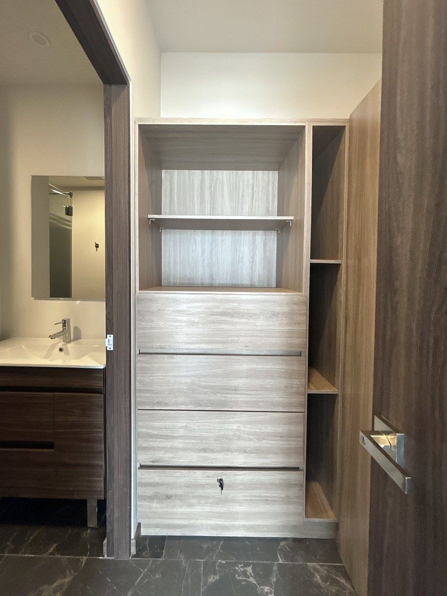 9 de 17: Walk-in clóset en recámara principal