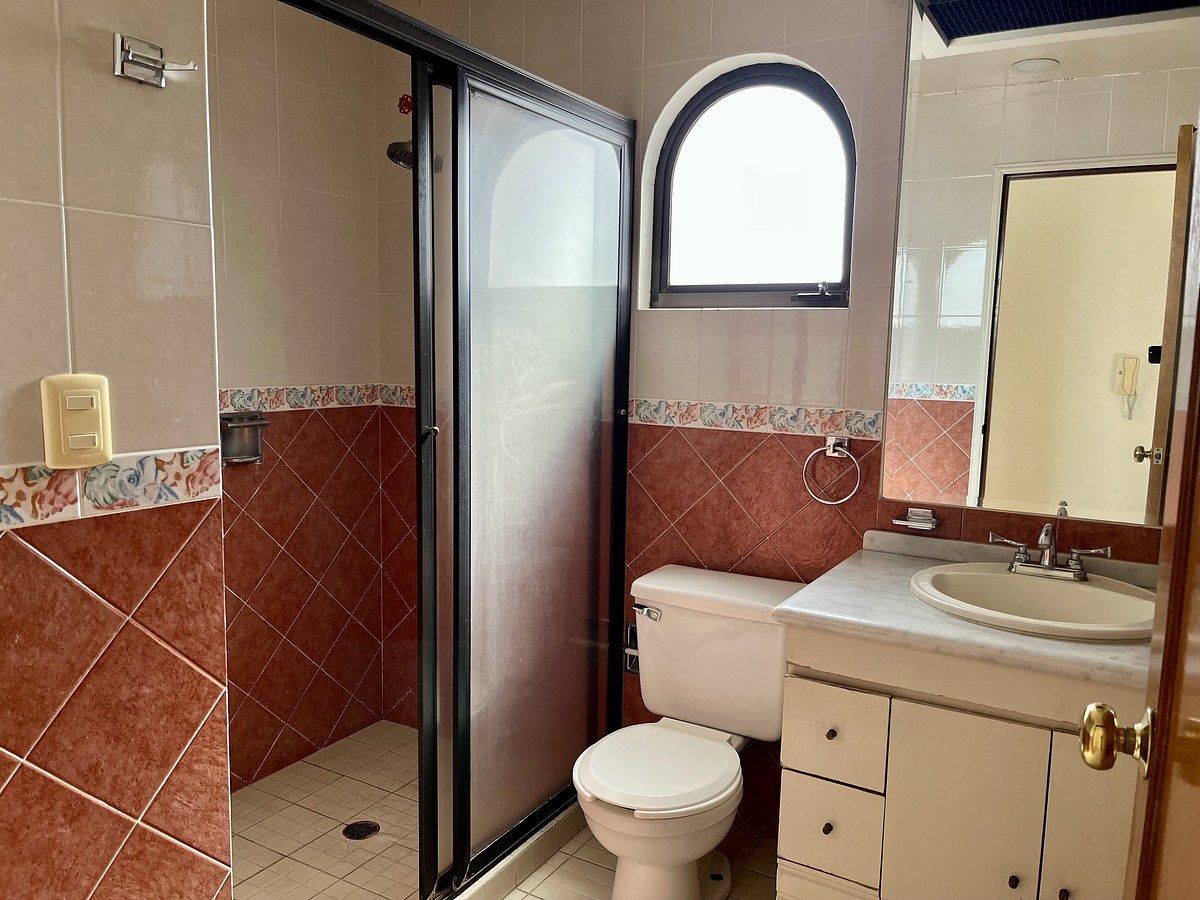 19 de 32: Baño completo para compartir recàmara 2 y 3