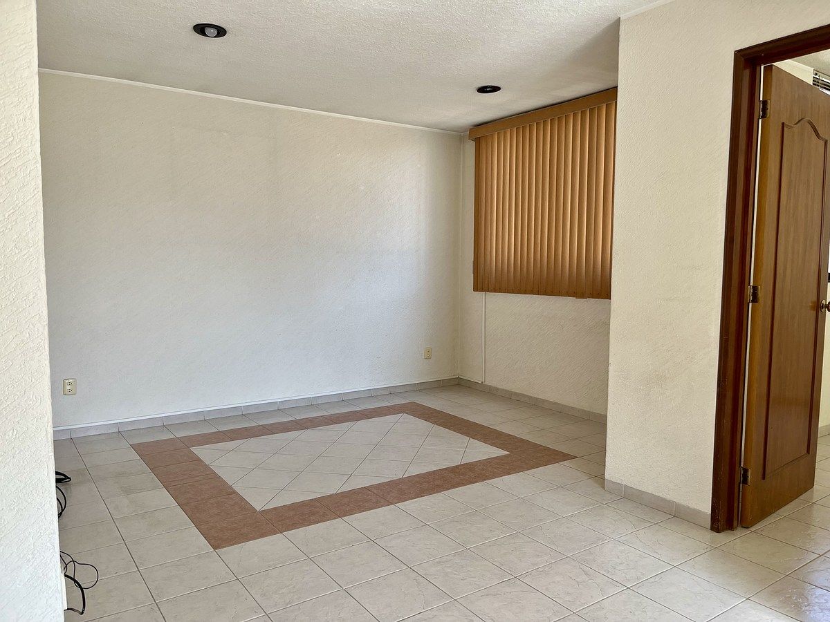 17 de 32: Estudio o sala de TV