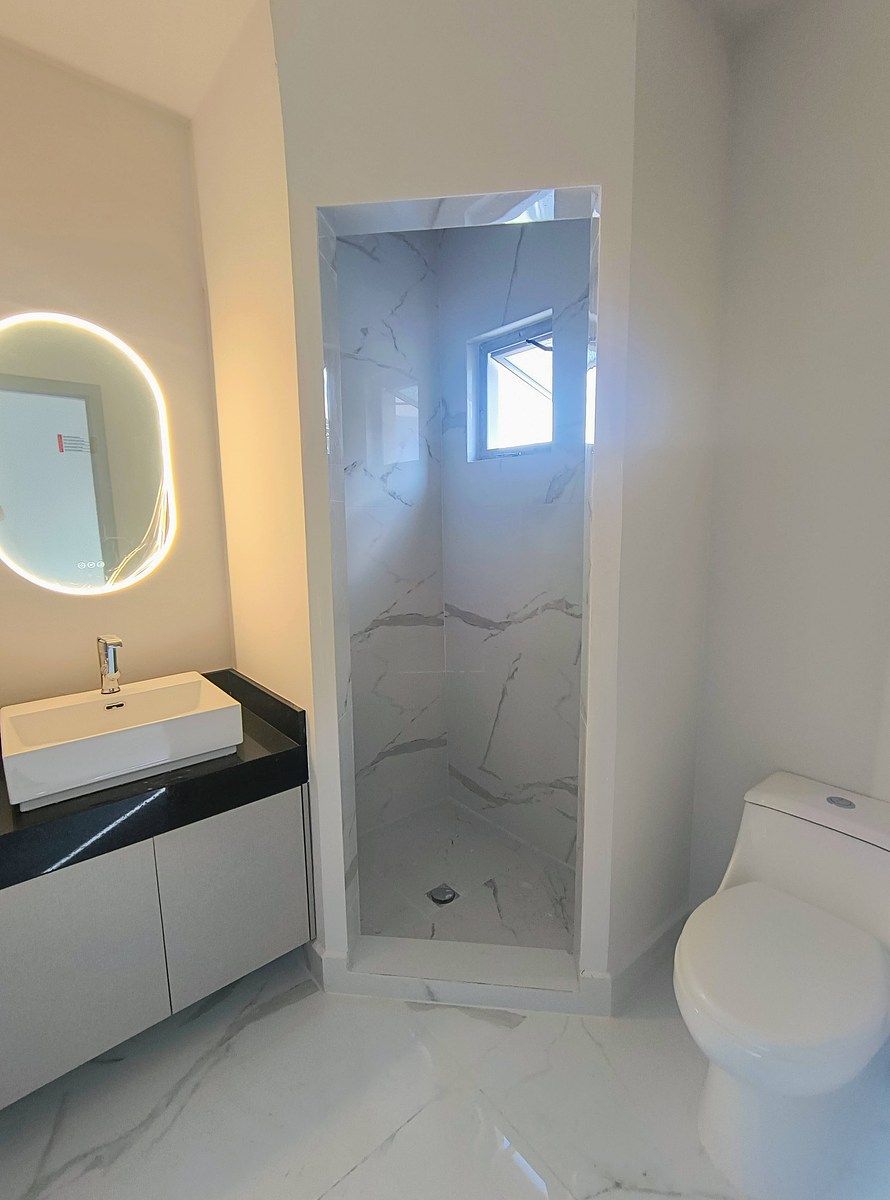 13 of 20: Baño completo recámara 2