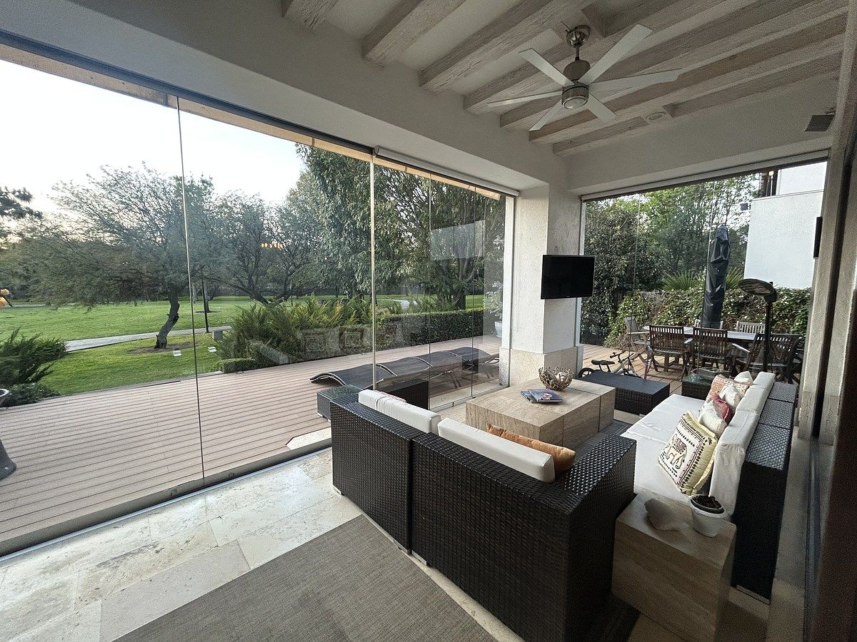 8 of 21: Salita integrada a terraza