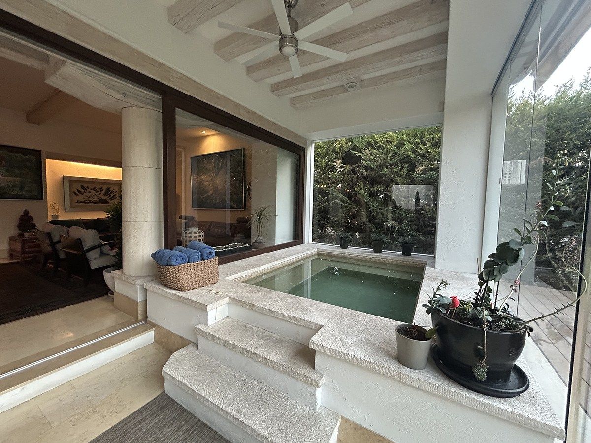 6 of 21: Jacuzzi C ventanales q se abren al 100