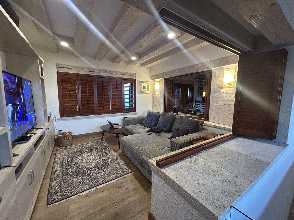 17 of 21: Living room/ PB