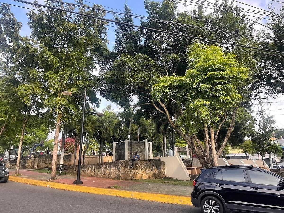 5 de 10: Parque co mucha area verde a distancia a pies