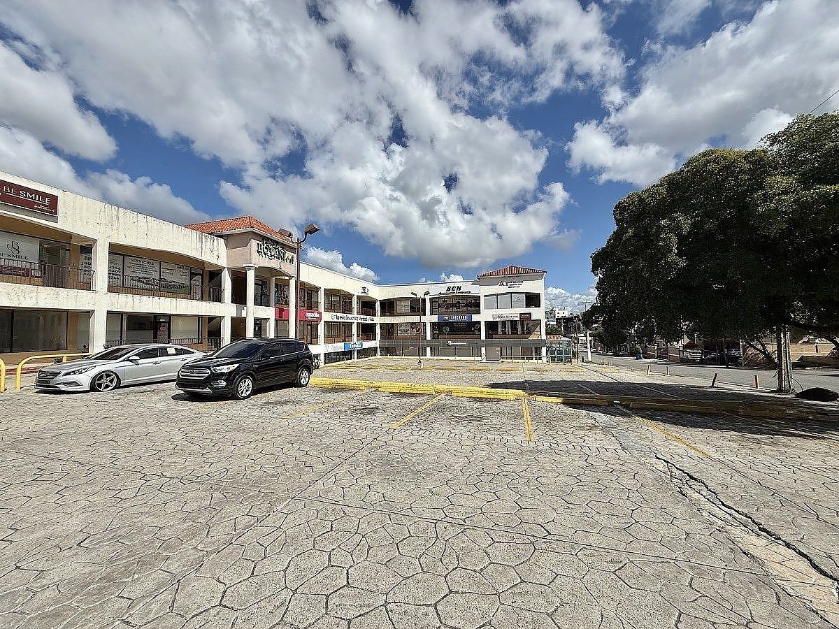 7 de 10: Plazas, restaurantes y bancos a solo pasos