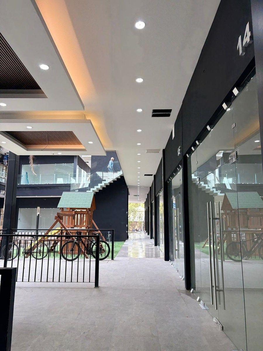 3 de 8: Locales Interiores