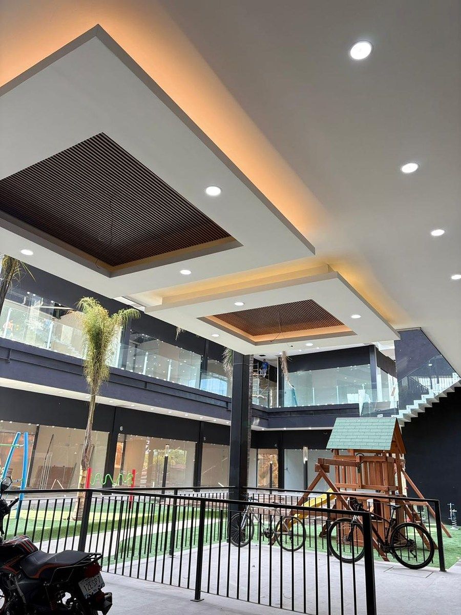 6 de 8: Locales Interiores