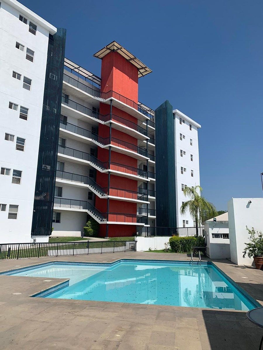 10 de 10: Alberca del edificio