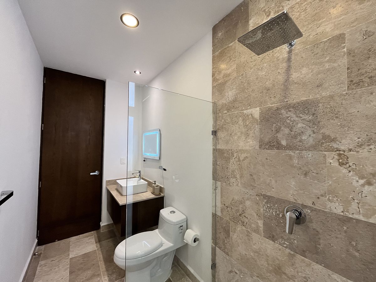 17 de 45: Baño compartido