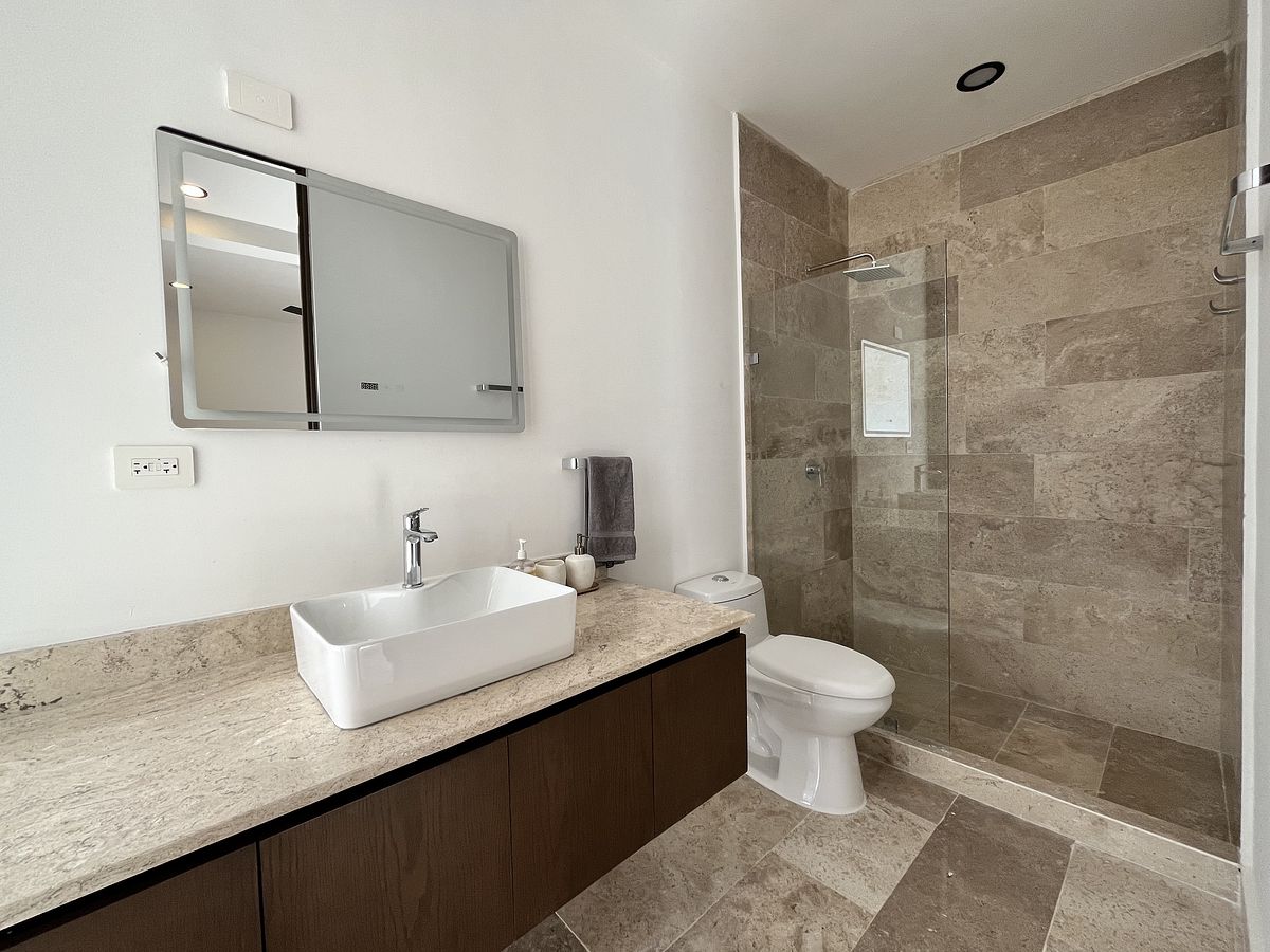 21 de 45: Baño recámara principal