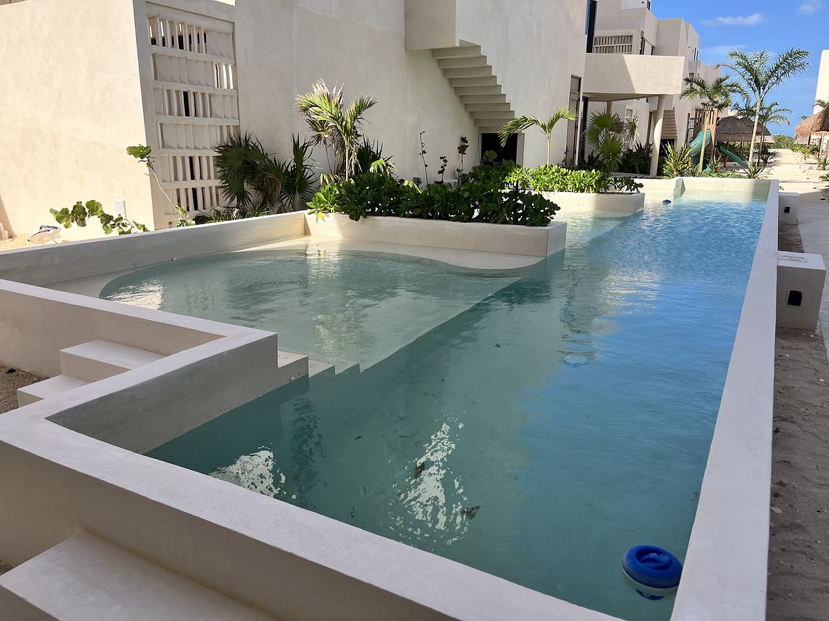 32 de 45: Canal de nado