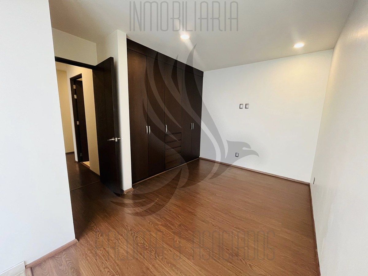 16 de 28: Tercer recámara closet