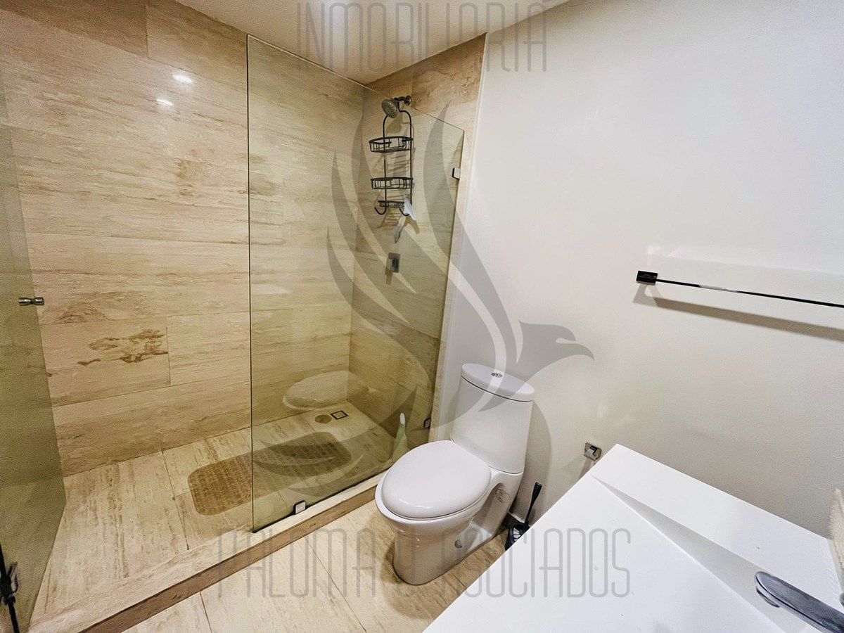 12 de 28: Baño completo recámara principal