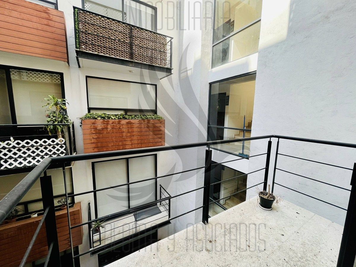 2 de 28: Balcón de sala 1